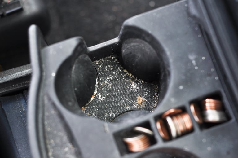 Dirty cup holder with coins - Before